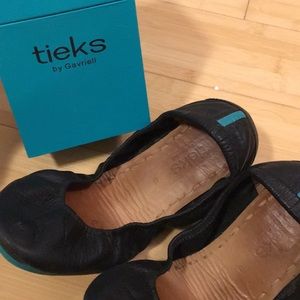 Tieks Matte Black size 8